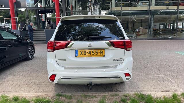 Mitsubishi OUTLANDER 2.4 PHEV Instyle | Leder | Adaptieve Cruise Control | Sunroof | Afneembare trekhaak