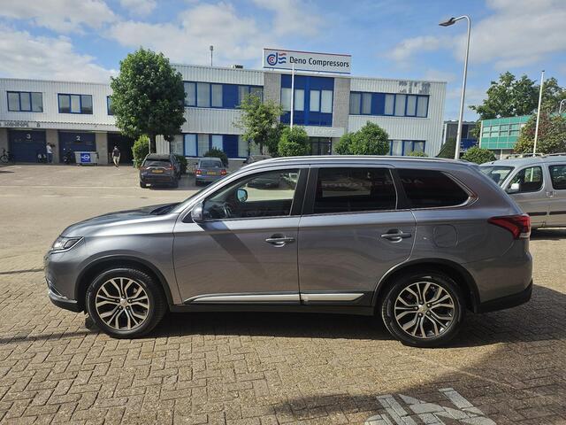 Mitsubishi OUTLANDER 2.0 Instyle 7p!
