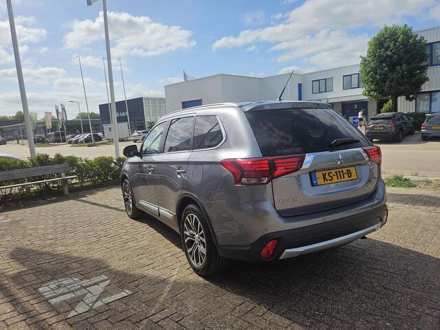 Mitsubishi OUTLANDER 2.0 Instyle 7p!