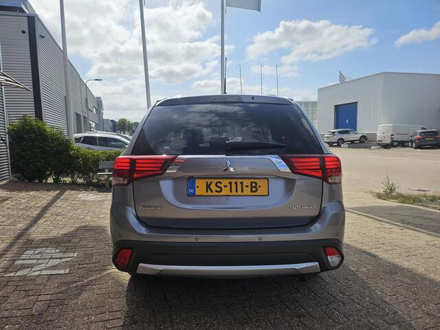 Mitsubishi OUTLANDER 2.0 Instyle 7p!