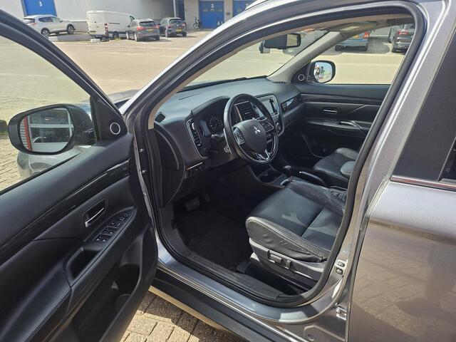 Mitsubishi OUTLANDER 2.0 Instyle 7p!
