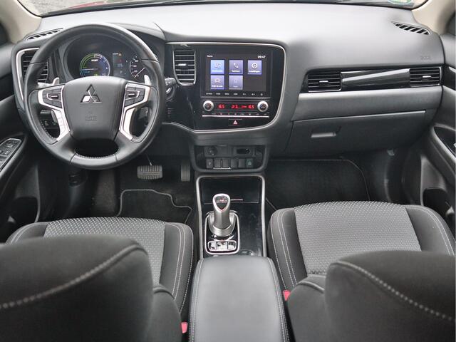 Mitsubishi OUTLANDER 2.4 PHEV Pure | Camera | Climate Control | Cruise Control | Afneembare Trekhaak | Tot 8 jaar Garantie |