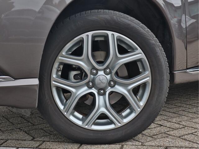 Mitsubishi OUTLANDER 2.4 PHEV Pure | Camera | Climate Control | Cruise Control | Afneembare Trekhaak | Tot 8 jaar Garantie |