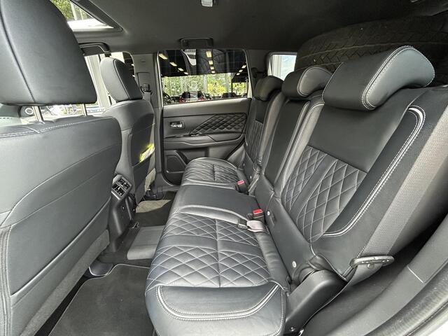 Mitsubishi OUTLANDER 2.4 PHEV Instyle | Trekhaak | Panoramadak | 360° Achteruitrijcamera