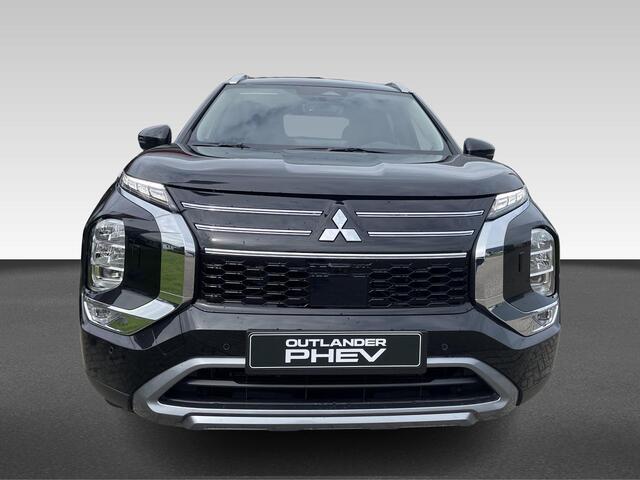 Mitsubishi OUTLANDER 2.4 PHEV First Edition Van ¤ 58.395,- voor ¤ 55.930,-