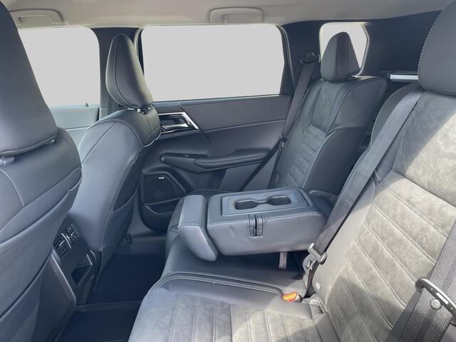 Mitsubishi OUTLANDER 2.4 PHEV First Edition Van ¤ 58.045,- voor ¤ 55.930,-