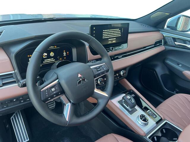 Mitsubishi OUTLANDER 2.4 PHEV Instyle+ | ¤2000 Voorraadkorting| Meest complete versie | Automatische achterklep | Stoel verwarming/ verkoeling | Schuif-kantel dak | Stoelmassage |