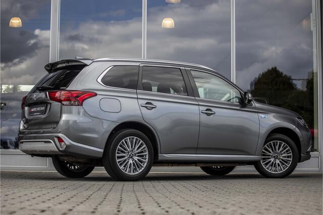 Mitsubishi OUTLANDER 2.4 PHEV Intense+ | Pano | Camera | LED