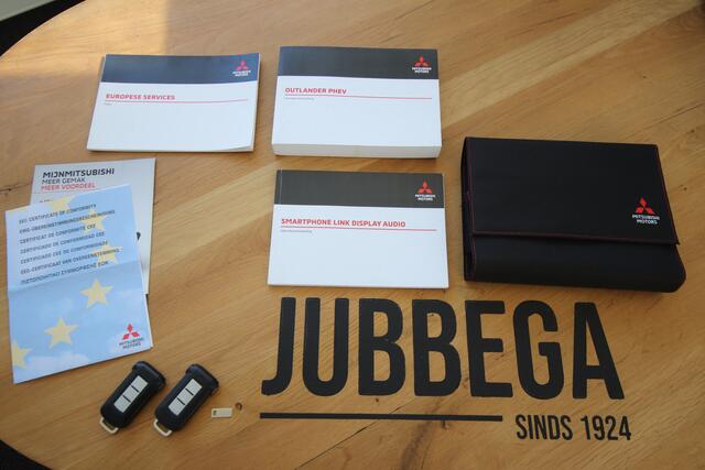 Mitsubishi OUTLANDER 2.4 PHEV Intense+ Sportpakket, Dealer O.H, Opendak, Red Diamond