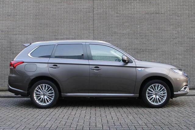 Mitsubishi OUTLANDER 2.4 PHEV Intense+ Automaat, Airco, CruiseControl, Trekhaak, LM 19"inch velgen, Dodehoekdetectie, Schuif/Kantel dak