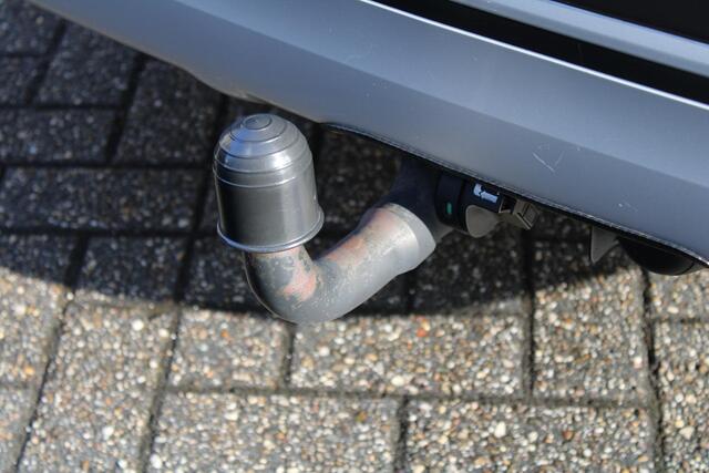 Mitsubishi OUTLANDER 2.4 PHEV Intense+ Automaat, Airco, CruiseControl, Trekhaak, LM 19"inch velgen, Dodehoekdetectie, Schuif/Kantel dak