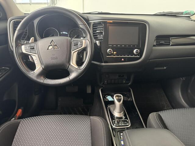 Mitsubishi OUTLANDER 2.4 PHEV Pure | Camera | Cruise control | Stoelverwarming |