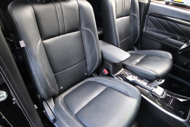 Mitsubishi OUTLANDER 2.0 PHEV instyle+ Trekhaak, Opendak, Adaptive Cr, Dealer O.H.