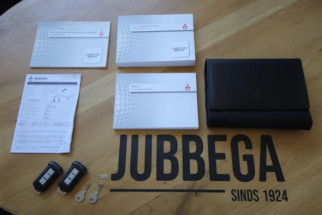 Mitsubishi OUTLANDER 2.0 PHEV instyle+ Trekhaak, Opendak, Adaptive Cr, Dealer O.H.
