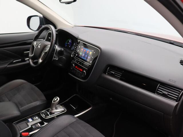 Mitsubishi OUTLANDER 2.4 PHEV Pure | Trekhaak | Airco | Achteruitrij camera | Half leder |