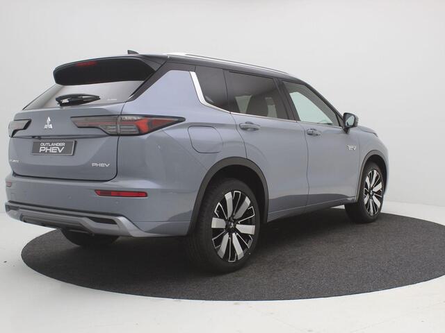 Mitsubishi OUTLANDER 2.4 PHEV Instyle+ / ¤4000,- Introductievoordeel / Rijklaarprijs / Elektrische Range 86 KM WLTP / 1600KG Trekgewicht / 8 Jaar Fabrieksgarantie / Two-Tone kleuren combinatie /