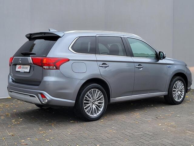 Mitsubishi OUTLANDER 2.4 PHEV Intense / Dealeronderhouden / Fabrieksgarantie / 1.500 kg trekgewicht / Winterwielen / Camera / Navigatie / Apple Carplay / Android Auto / Verwarmde voorstoelen /