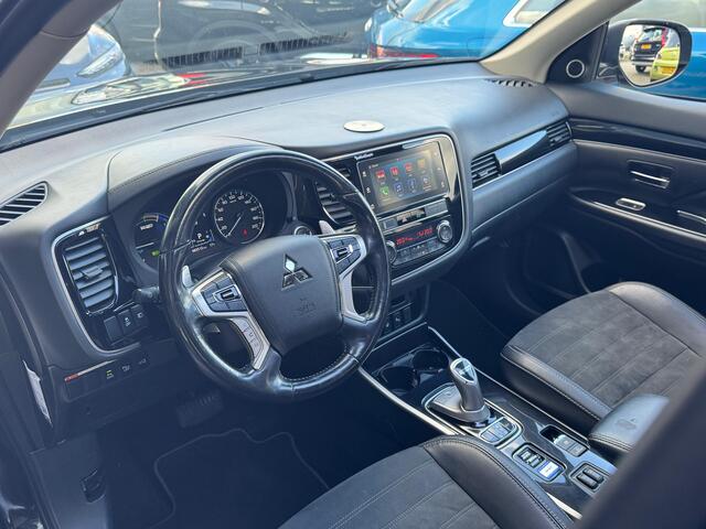 Mitsubishi OUTLANDER 2.4 PHEV Intense+ TREKHAAK | PANODAK |