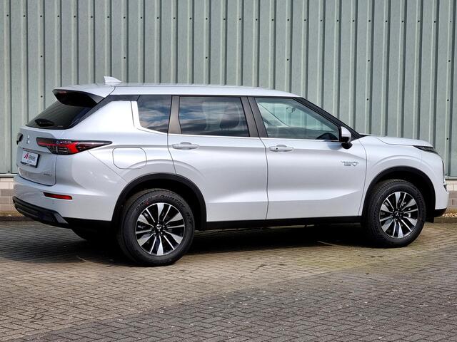 Mitsubishi OUTLANDER 2.4 PHEV Intense / ¤4000,- Voordeel Op Nieuwprijs / Nieuw Model 2025 / Elektrische Range 86 KM WLTP / 1600KG Trekgewicht / 8 Jaar Fabrieksgarantie