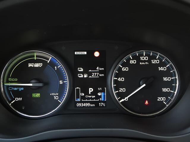 Mitsubishi OUTLANDER 2.4 PHEV Intense S | Navigatie | Trekhaak |