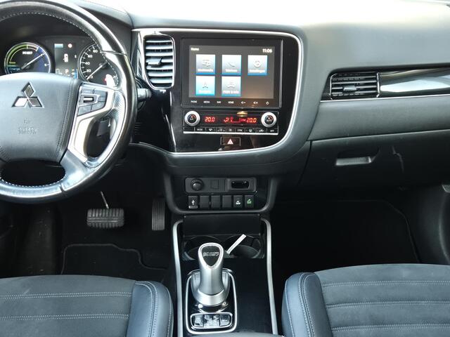 Mitsubishi OUTLANDER 2.4 PHEV Intense S | Navigatie | Trekhaak |