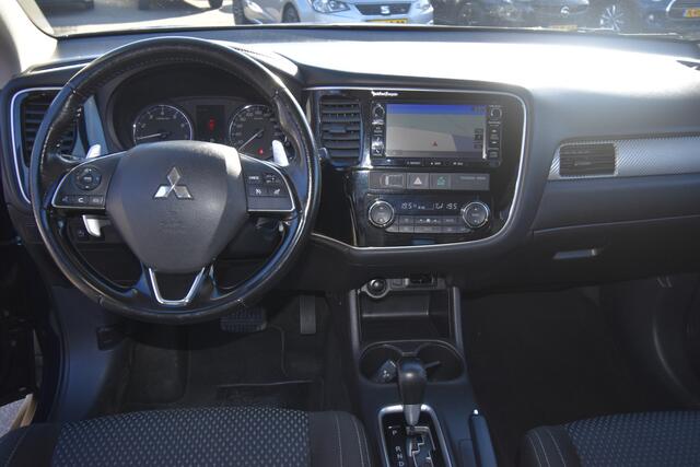 Mitsubishi OUTLANDER 2.0 Executive Edition 7-Pers , TREKHAAK , CLIMATR , NAVI , A UITRIJ CAM , LMV18 ,