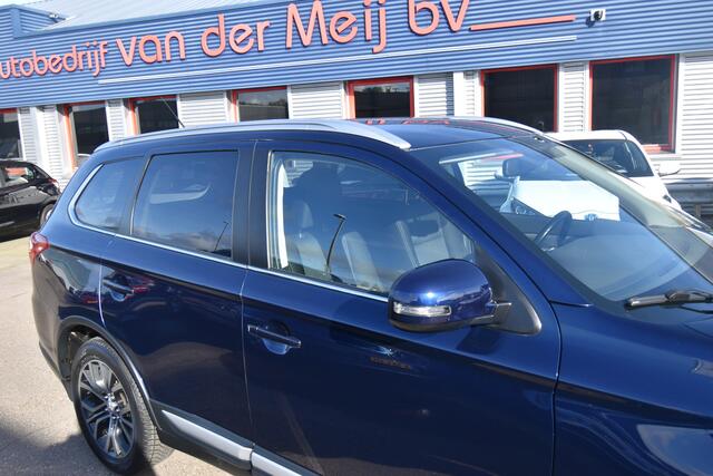 Mitsubishi OUTLANDER 2.0 Executive Edition 7-Pers , TREKHAAK , CLIMATR , NAVI , A UITRIJ CAM , LMV18 ,
