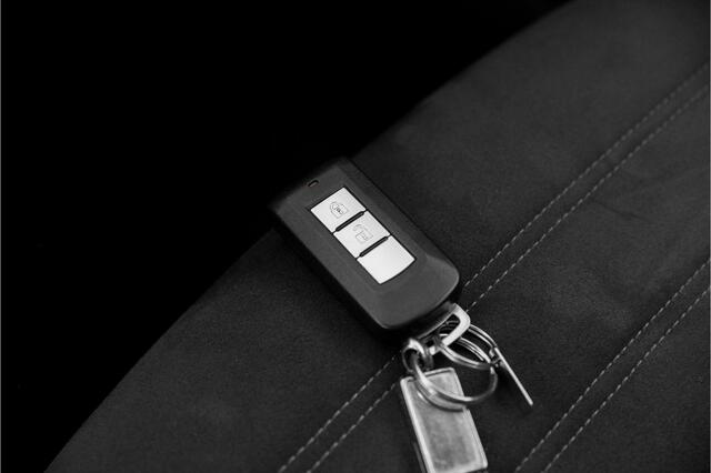 Mitsubishi OUTLANDER 2.4 PHEV Intense