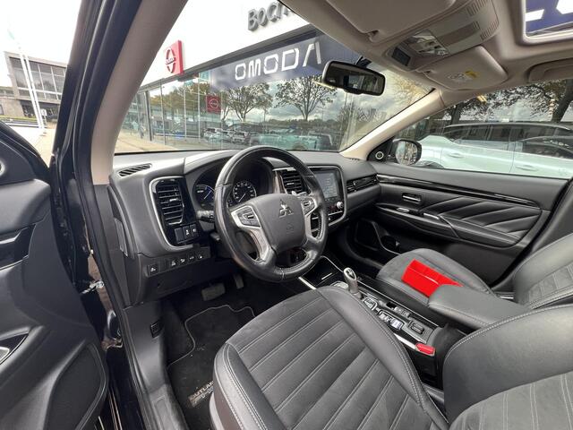 Mitsubishi OUTLANDER 2.4 PHEV Intense+ | Trekhaak | Navigatie | Sunroof |