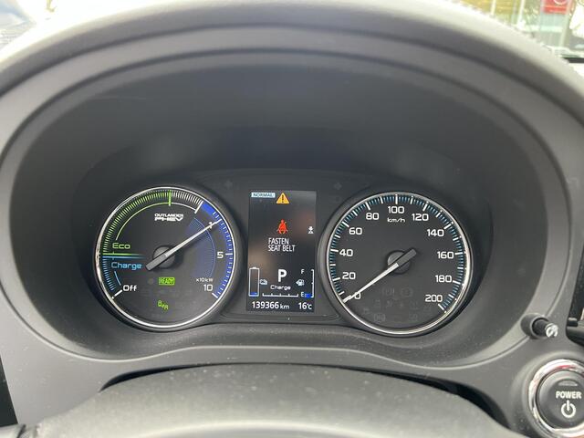 Mitsubishi OUTLANDER 2.4 PHEV Intense+ | Trekhaak | Navigatie | Sunroof |