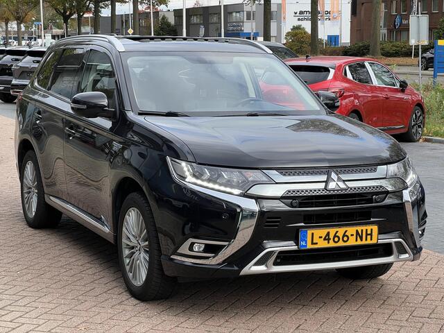 Mitsubishi OUTLANDER 2.4 PHEV Intense+ | Trekhaak | Navigatie | Sunroof |