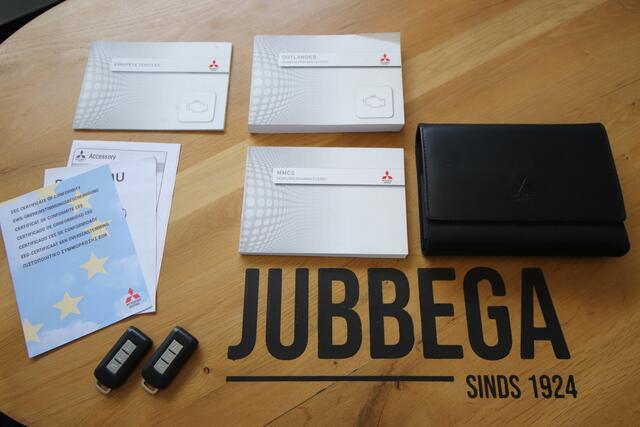 Mitsubishi OUTLANDER 2.0 Instyle Automaat 7 zitter 1e Eig, Leder, Opendak, NL Auto, dealer O.H. Trekhaak