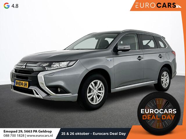 Mitsubishi OUTLANDER 2.4 PHEV 165kW Pure Auto. Trekhaak Navigatie Apple Carplay/Android Auto Camera Parkeersensoren Cruise Control Stoelverwarming Climate Control Lichtmetalen velgen Getinte ramen