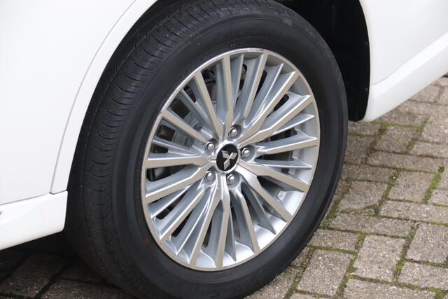 Mitsubishi OUTLANDER 2.4 PHEV Intense+ Stoel/Stuurverwarmd, Schuifdak, Trekhaak