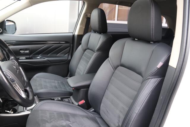 Mitsubishi OUTLANDER 2.4 PHEV Intense+ Stoel/Stuurverwarmd, Schuifdak, Trekhaak