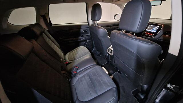 Mitsubishi OUTLANDER 2.4 PHEV Intense+ | Schuifdak | Trekhaak | Navigatie | Apple Carplay/Android Auto |