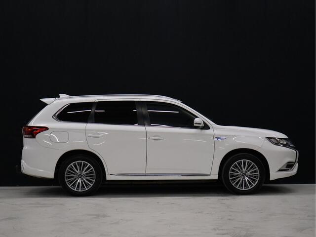 Mitsubishi OUTLANDER 2.4 PHEV Pure+ [TREKHAAK, CAMERA, CRUISE CONTROL, BLUETOOTH TELEFOON, STOELVERWARMING, FLIPPERS, AUTOMATISCHE AIRCONDITIONING, NIEUWSTAAT]