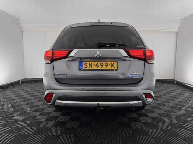 Mitsubishi OUTLANDER 2.0 PHEV Pure (INCL.BTW) Aut. *LEATHER-MICROFIBRE | COMFORTSEATS | CARPLAY | CAMERA | DAB+ | KEYLESS | PRIVACY-GLASS | SHFT-PADDLES | TOWBAR | 16''ALU*