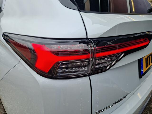 Mitsubishi OUTLANDER 2.4 PHEV First Ed. | Head up | Elek. Achterklep | Stuur/stoelve