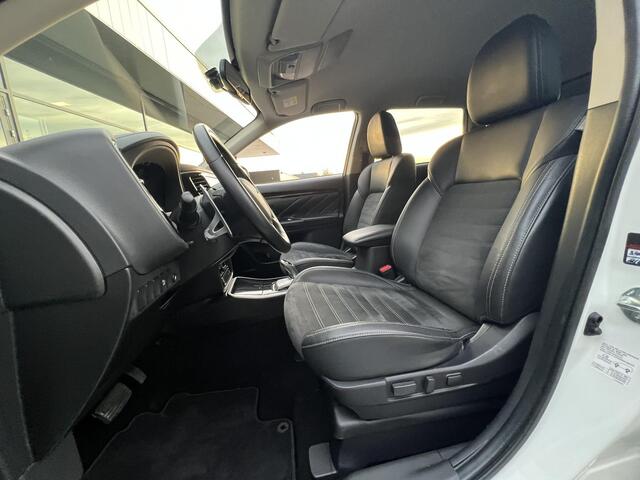 Mitsubishi OUTLANDER 2.4 PHEV Intense | Trekhaak | Navigatie | FABRIEKSGARANTIE TOT 03-2029!