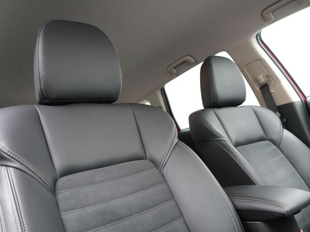 Mitsubishi OUTLANDER 2.4 Intense Plug In Hybrid 225pk Dealer O.H. PHEV | Cruise Control | Camera | Alcantara Sporstoelen Verwarmd | Keyless | Apple Carplay | Navigatie | DAB |