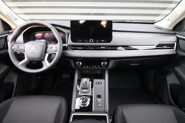 Mitsubishi OUTLANDER 2.4 PHEV Pure Rijklaarprijs nu ¤ 47.989,- Nieuw! Uit voorraad leverbaar & tijdelijk ¤ 4.000,- korting!