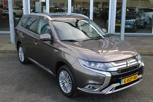 Mitsubishi OUTLANDER 2.4 PHEV Intense+ | Schuif/kantel dak | Achteruitrij camera | trekhaak |