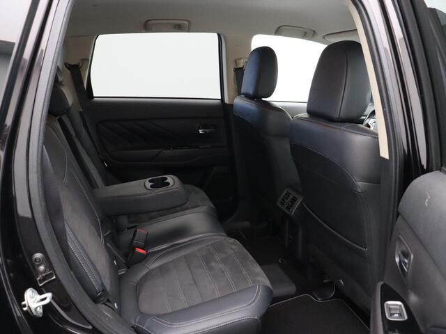 Mitsubishi OUTLANDER 2.4 PHEV Intense | Stoel verwarming | Trekhaak | Half leder |