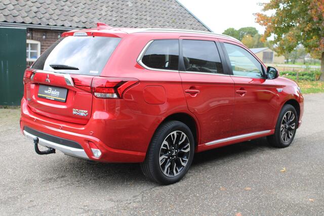 Mitsubishi OUTLANDER 2.0 PHEV Premium 4WD NAVI TREKHAAK ECC 112000KM!!