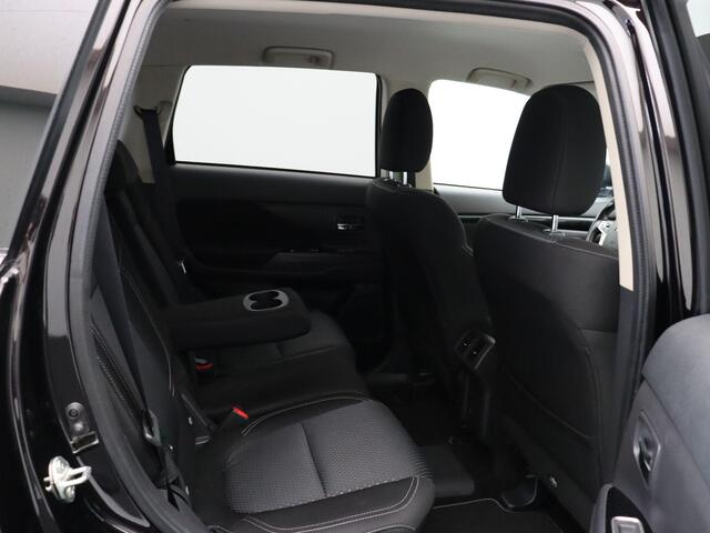 Mitsubishi OUTLANDER 2.4 PHEV Pure+ | Keyless | trekhaak | Clima | Cruise | Stoelverwarming |