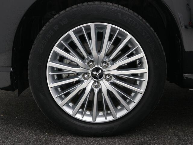 Mitsubishi OUTLANDER 2.4 PHEV S-Edition / Trekhaak / 1500 KG Trekgewicht / Dealer onderhouden / Fabrieksgarantie tot 24-05-2027 / Navigatie / Apple CarPlay / Android Auto / Stoelverwarming voor / Achteruitrijcamera / Historie aanwezig /