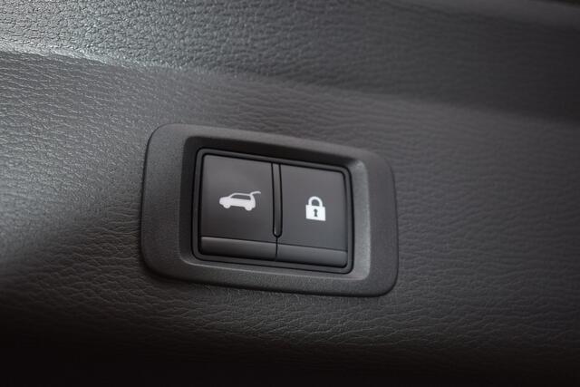 Mitsubishi OUTLANDER 2.4 PHEV Instyle | Full Option | Schuif/Kanteldak | Stoel+Stuur Verwarming | Navigatie | Yamaha | 8jr.Garantie |