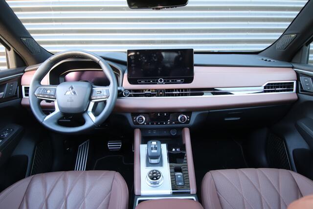 Mitsubishi OUTLANDER 2.4 PHEV Instyle+ Rijklaarprijs nu ¤ 60.740,- Nieuw! Uit voorraad leverbaar & tijdelijk ¤ 4.000,- korting!