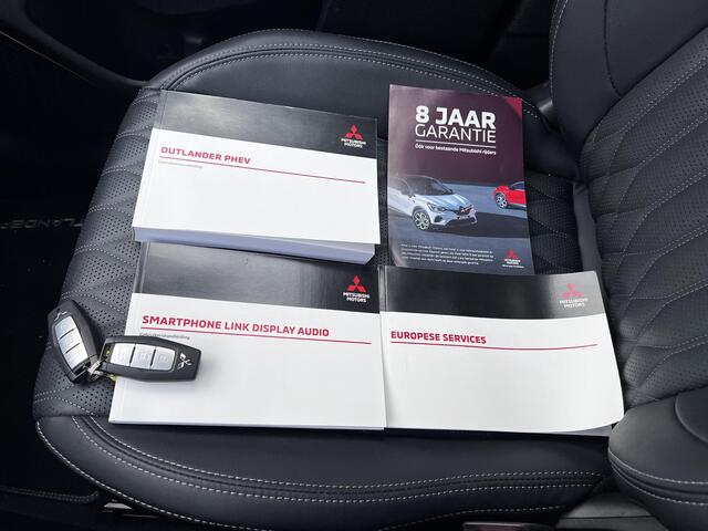 Mitsubishi OUTLANDER 2.4 PHEV Instyle AWD 306 pk Automaat / Fabrieksgarantie tot 04-2033 / Panorama schuifdak / 1.600 kg trekgewicht / HUD / Camera 360° / Elektrische stoelen en klep / Stuur-, stoel- en achterbankverwarming / Leder / 20"LM wielen /
